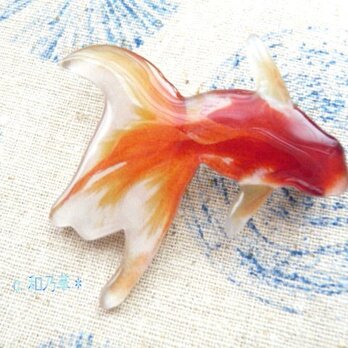 (ブローチ）涼しげな赤い金魚〈大〉の画像