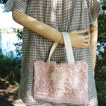 かぎ針編みの華やかバッグ（ピンク）の画像