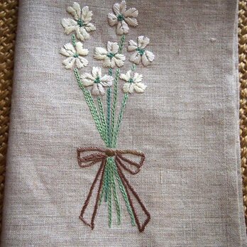 白の小花ブーケのデザイン　刺繍のリネンクロスの画像