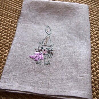 おこりん坊ネコの刺繍デザイン　リネンのクロスの画像