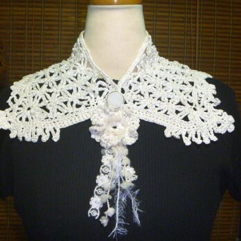 ヴィクトリアンな手編み襟（替え襟）とコサージュの２点セットの画像