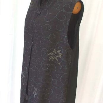 黒絽ゆりと唐草模様のロングベスト　絹の画像