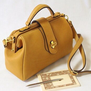 ひねり留め金付ドクターバッグ