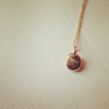 10金のイニシャル刻印ネックレス　オーダーメイド