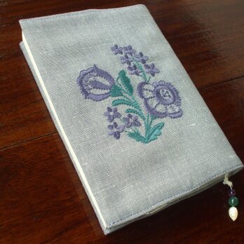 花刺繍の文庫本ブックカバー　渋青紫2の画像