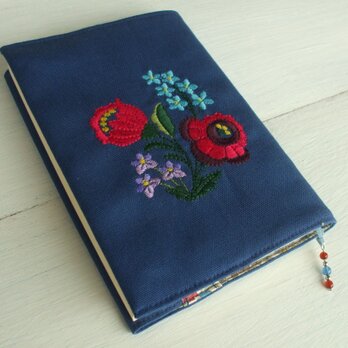 花刺繍の文庫本ブックカバー　青の画像