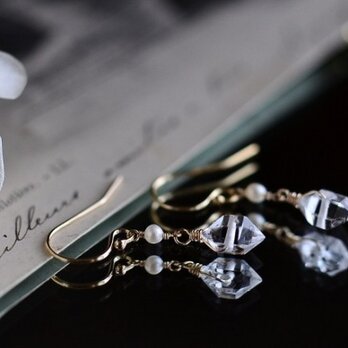 14kgf★ハーキマーダイヤモンドと淡水パールのピアスの画像