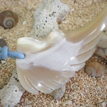 高瀬貝で作った白い羽根　④　バフ研磨仕上げの画像