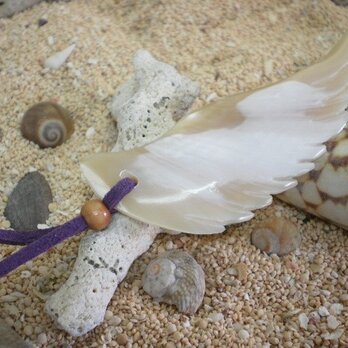 高瀬貝で作った白い羽根　⑤　バフ研磨仕上げの画像