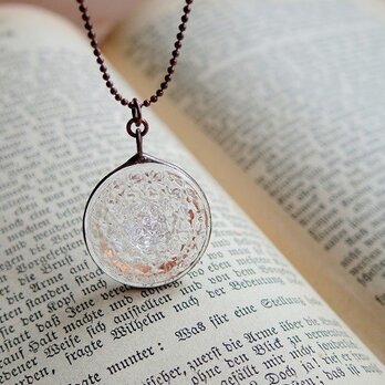 ヴィンテージガラスボタンのペンダント