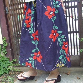 ゆかたリメイク☆紫紺地に花たっぷりギャザーのキュートなスカートの画像