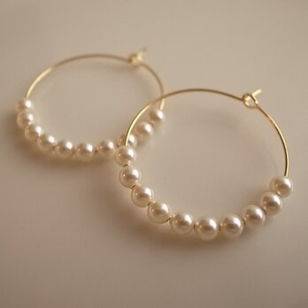 pearl hoop earringsの画像