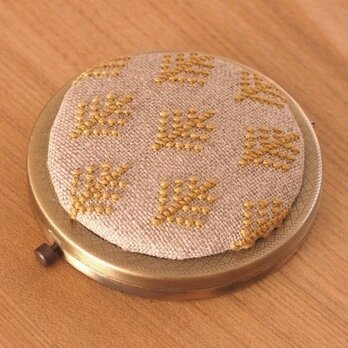 手刺繍コンパクトミラー　芥子色の森