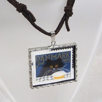 外国切手のペンダント[黒猫]の画像