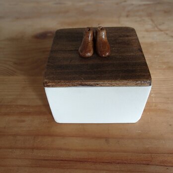 取っ手付きボックス（シューフォーム）