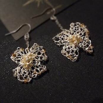 wire flower earringの画像