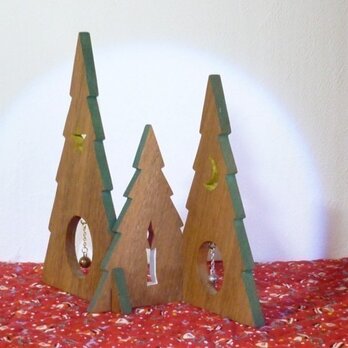 クリスマスツリーズ　３本のモミの木の画像