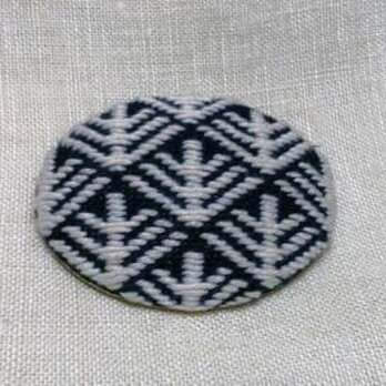 こぎん刺し　ブローチ　《紺 x 生成り》