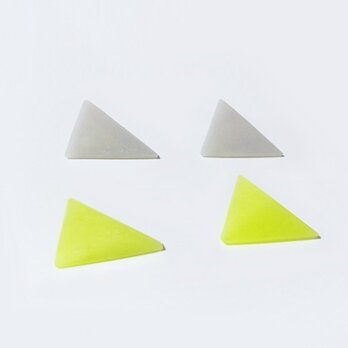 （再販）二等辺三角形のピアスの画像