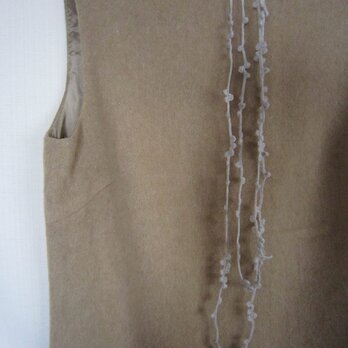 ライトグレーかぎ針編みネックレスの画像