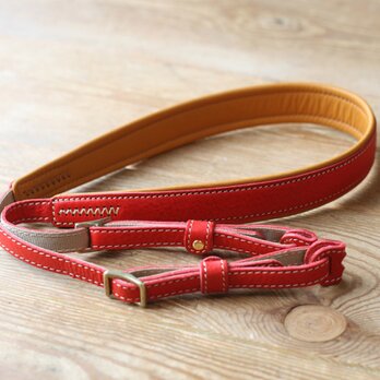 ｶﾒﾗｽﾄﾗｯﾌﾟ赤（ﾊﾟﾊﾟﾍﾞﾛ）