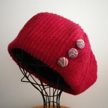 リバティボタンのニットのベレー（赤紫）