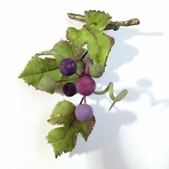 野葡萄のコサージュの画像