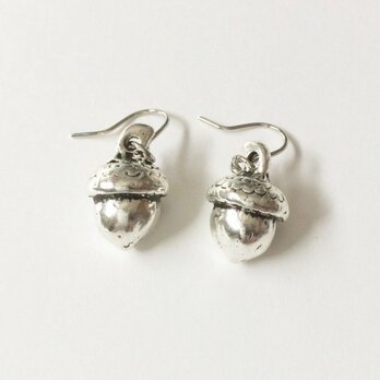 Acorn earringsの画像