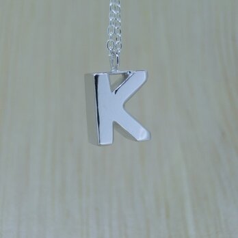 【K】アルファベット文字のペンダント＋チェーン付きの画像