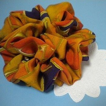 正絹・和柄のボリューミィ☆シュシュ（茄子紫に葉）