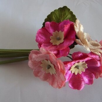 プリムラの花束コサージュ（ピンク系）の画像