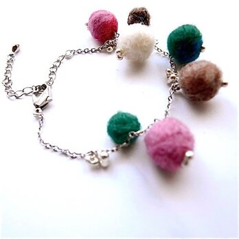 felt balls bracelet /multicolorの画像