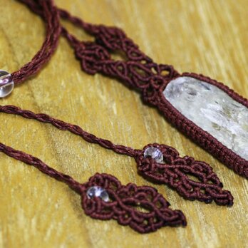 ヒデナイトのマクラメ編み 天然石ネックレスの画像
