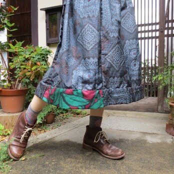 大島紬でリメイクスカート☆裾ラインにちょこっと派手目の銘仙で♪の画像