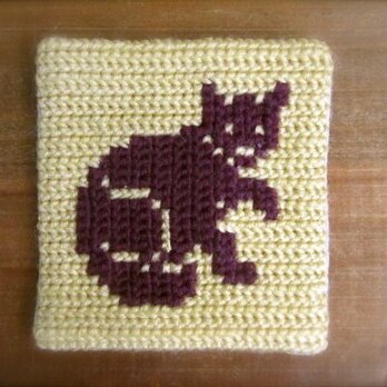 毛糸の刺繍のコースター　猫　左の画像