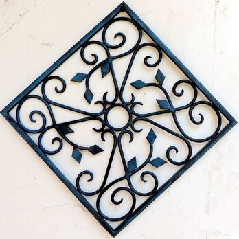 アイアンのアンティーク風壁飾り