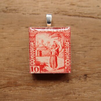 チュニジアの切手を使ったスクラブルタイルペンダントの画像