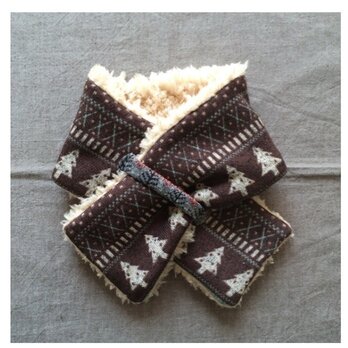 プードルファーのマフラー（ブラウンツリー）