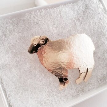 羊◇真鍮鍛金ブローチの画像
