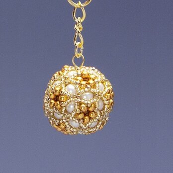 星型の花模様のボールの携帯ストラップ・ゴールドの画像