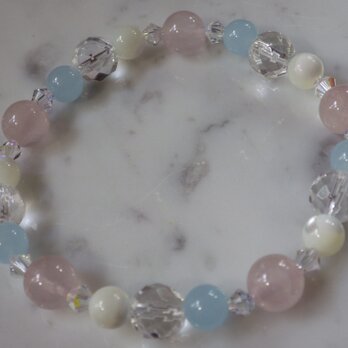 ローズクォーツ＋ブルーカルセドニ＋マザーオブパール＋水晶　ブレス