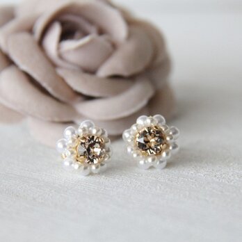 プチパールとスワロフスキーのお花ピアス