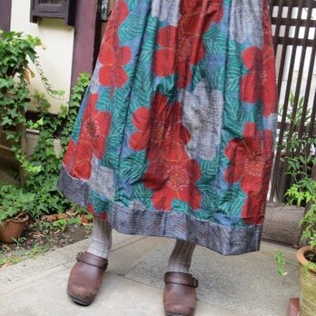 華やか紬地でリメイクスカート☆大きな椿でモダンポップに♪の画像
