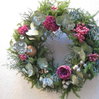 ケイトウとバラのChristmas-wreathの画像