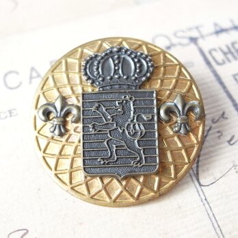 ヴィンテージメダルと獅子と王冠のエムブレムチャームのブローチの画像
