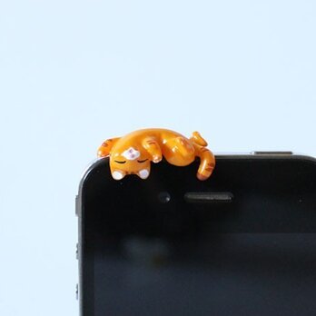 あおむけグニャリ猫イヤホンジャック　【トラ】