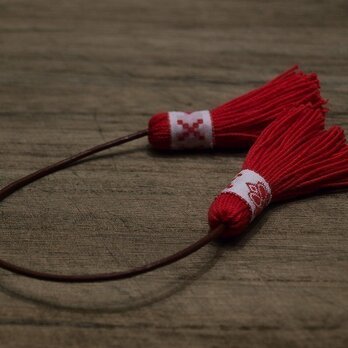 Ｓｻｲｽﾞ✤北欧ミニタッセル✤ 【フォークロア】雪柄リボン＆伝統柄　キータッセル　バッグチャーム　赤の画像
