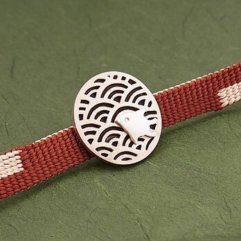 波に千鳥の帯留め