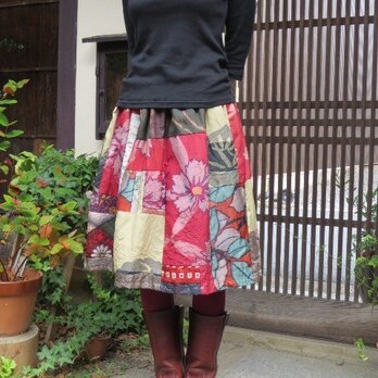 秋桜柄が中心の銘仙でリメイクスカート☆ご希望の多い62㎝丈の画像