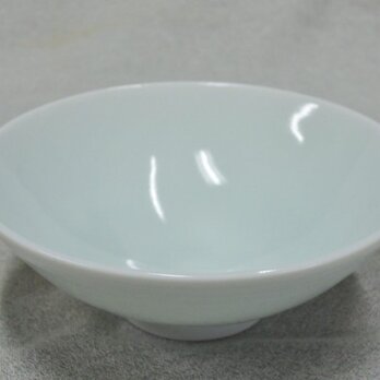 青白磁線文平茶碗の画像